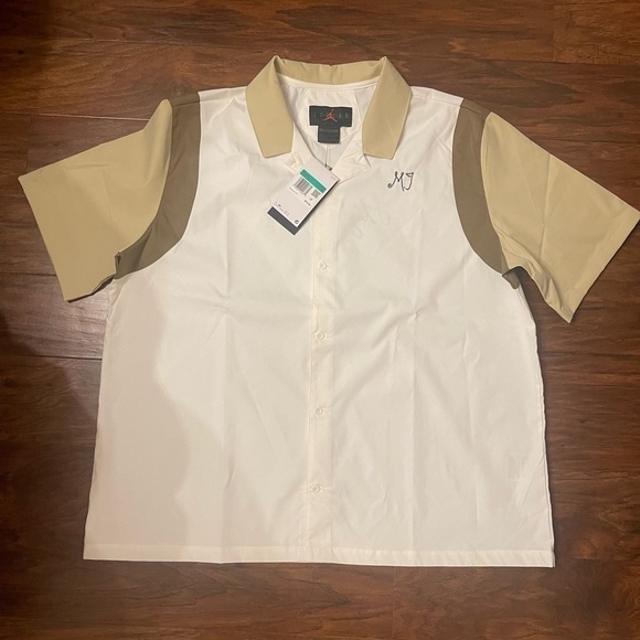 NWT Nike Jordan Women’s Loose Fit Button Up Shirt Size XL - Picture 1 of 8